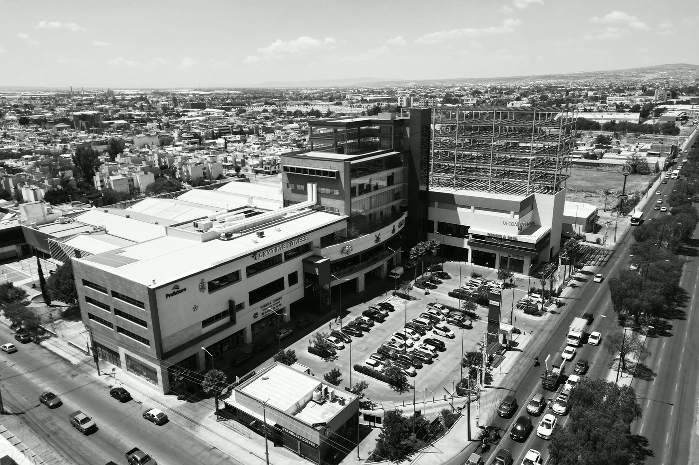 Edificio comercial con estructura de acero