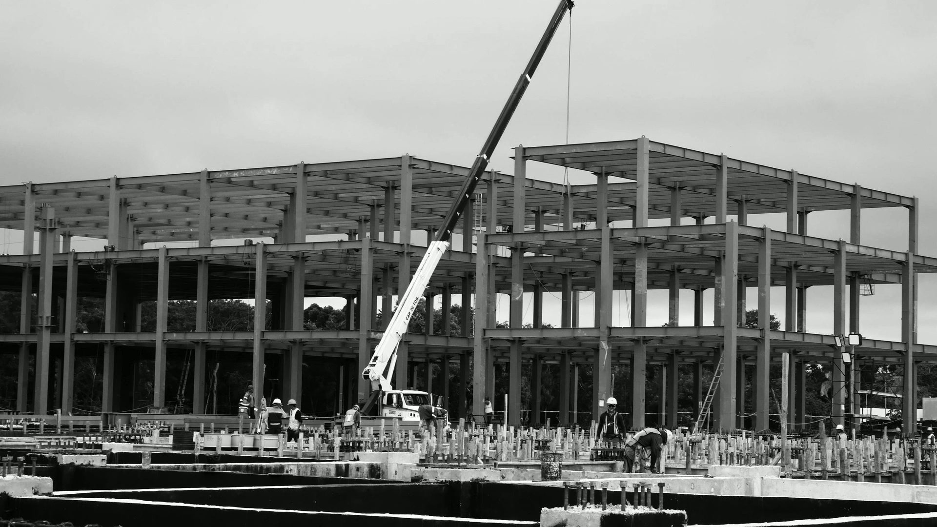 Obra de estructura metálica de MX Estructuras en construcción