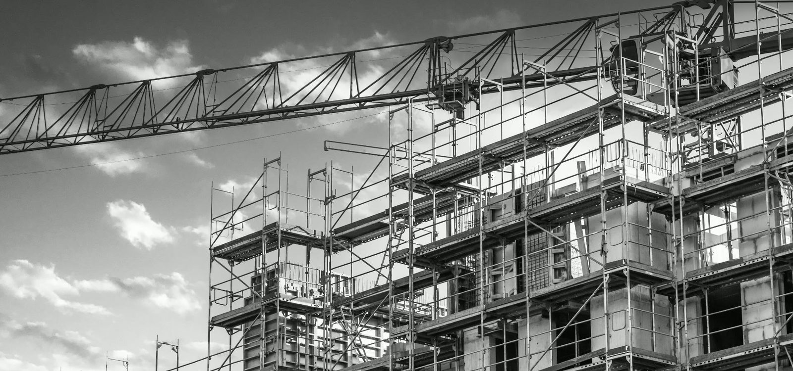 Montaje de estructura metálica en obra